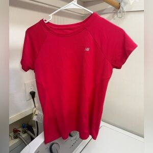 New Balance Women’s Reddish/Pink Medium Workout Top